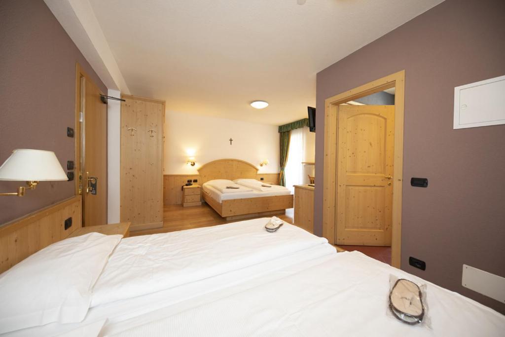 Hotel El Pilon Pozza di Fassa Luaran gambar