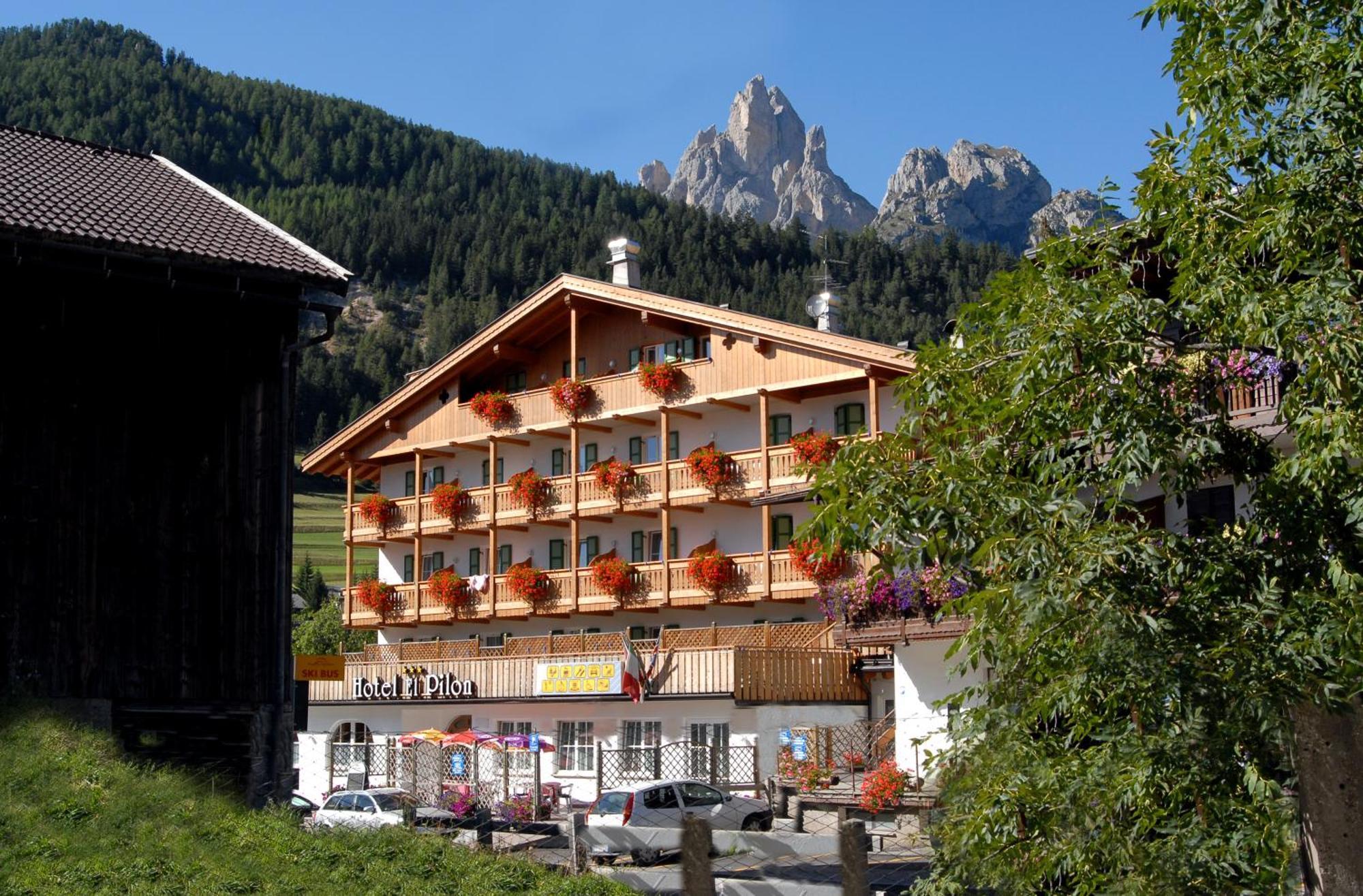 Hotel El Pilon Pozza di Fassa Luaran gambar