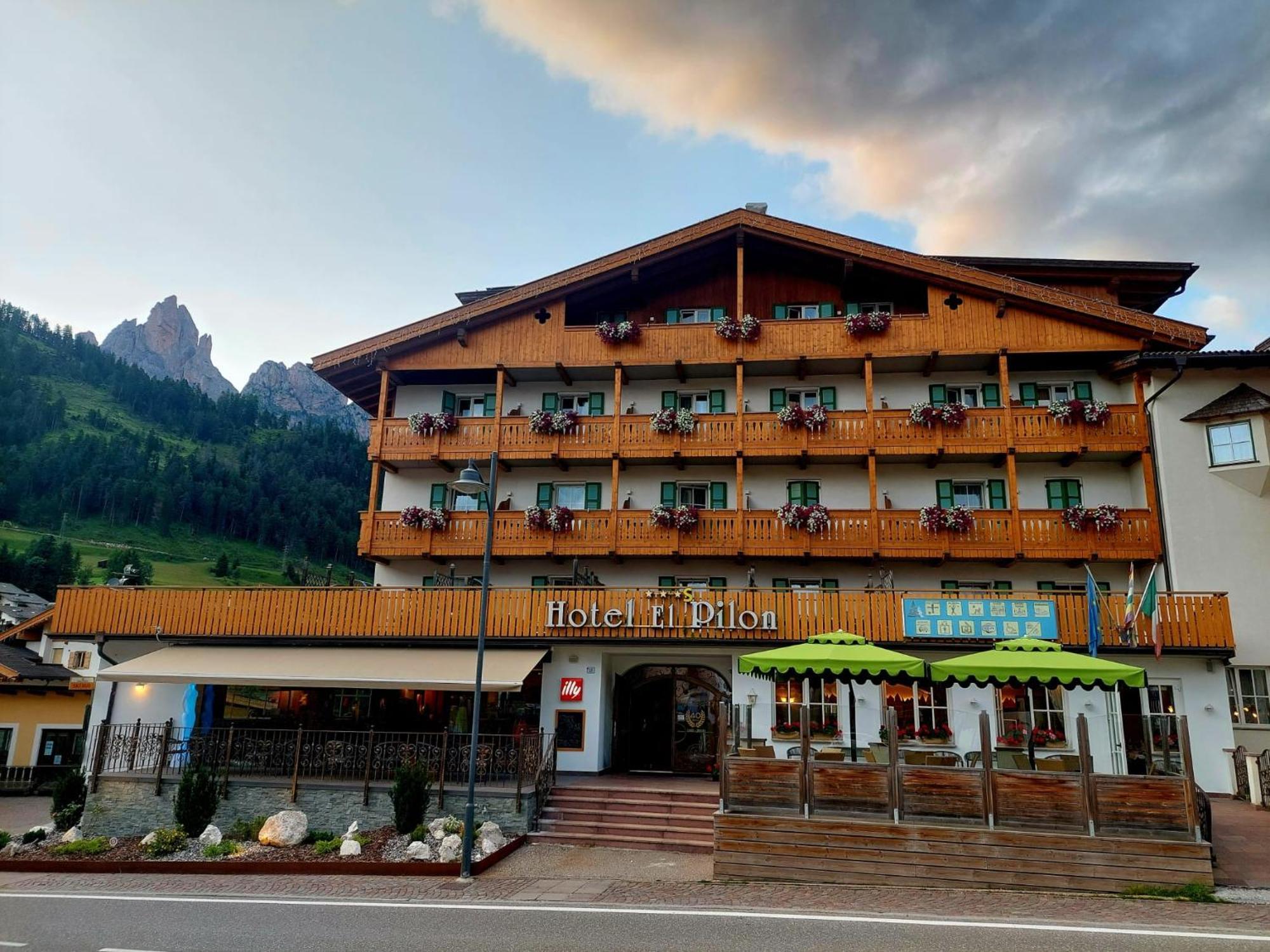 Hotel El Pilon Pozza di Fassa Luaran gambar