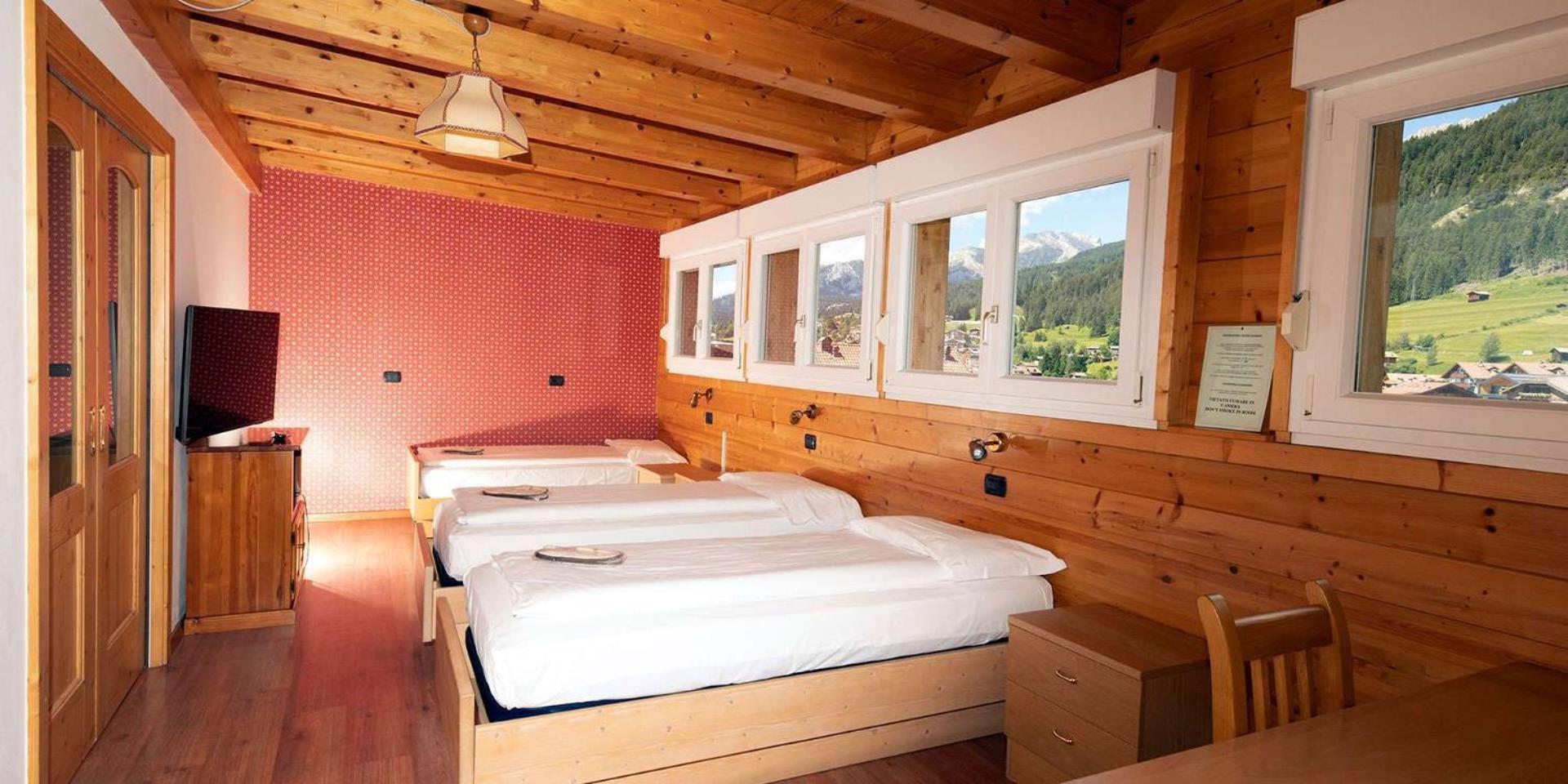 Hotel El Pilon Pozza di Fassa Luaran gambar
