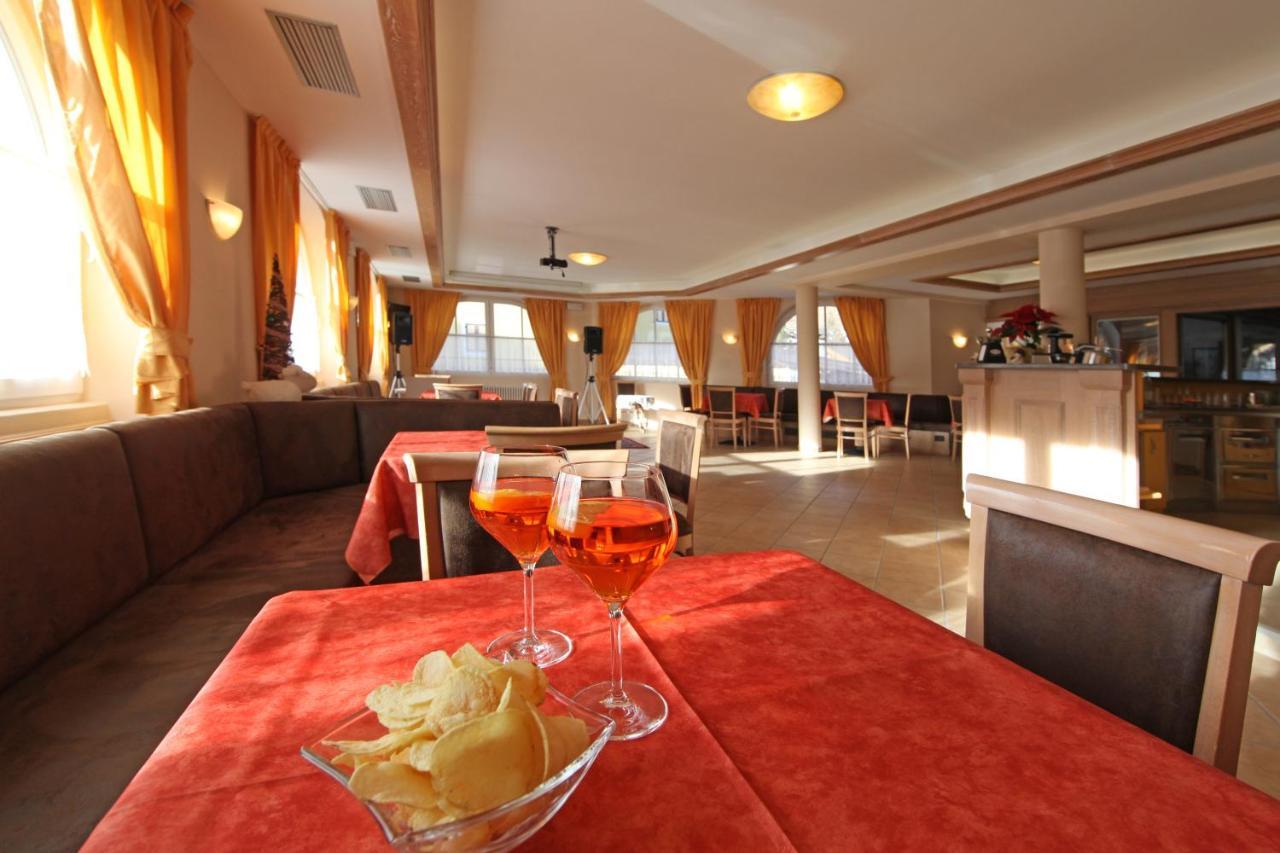 Hotel El Pilon Pozza di Fassa Luaran gambar