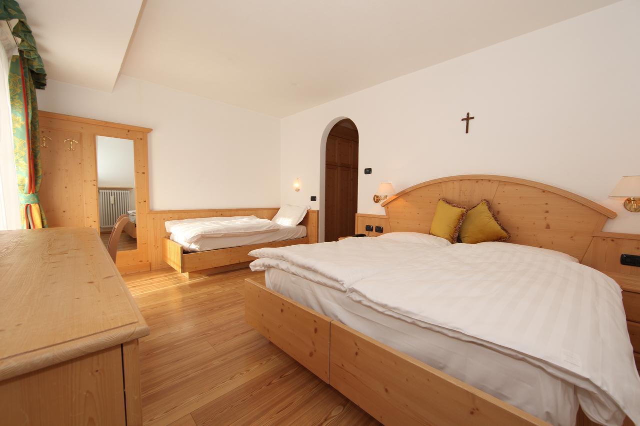 Hotel El Pilon Pozza di Fassa Luaran gambar