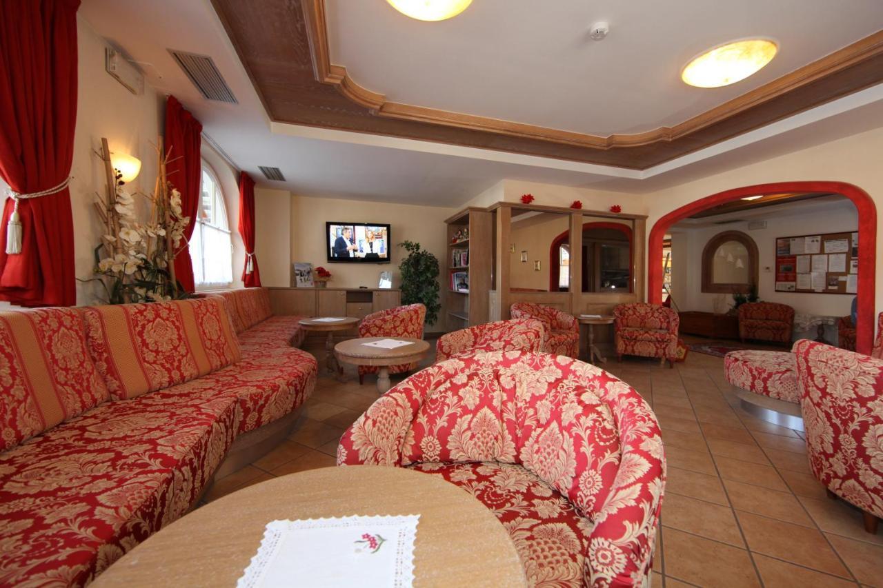 Hotel El Pilon Pozza di Fassa Luaran gambar